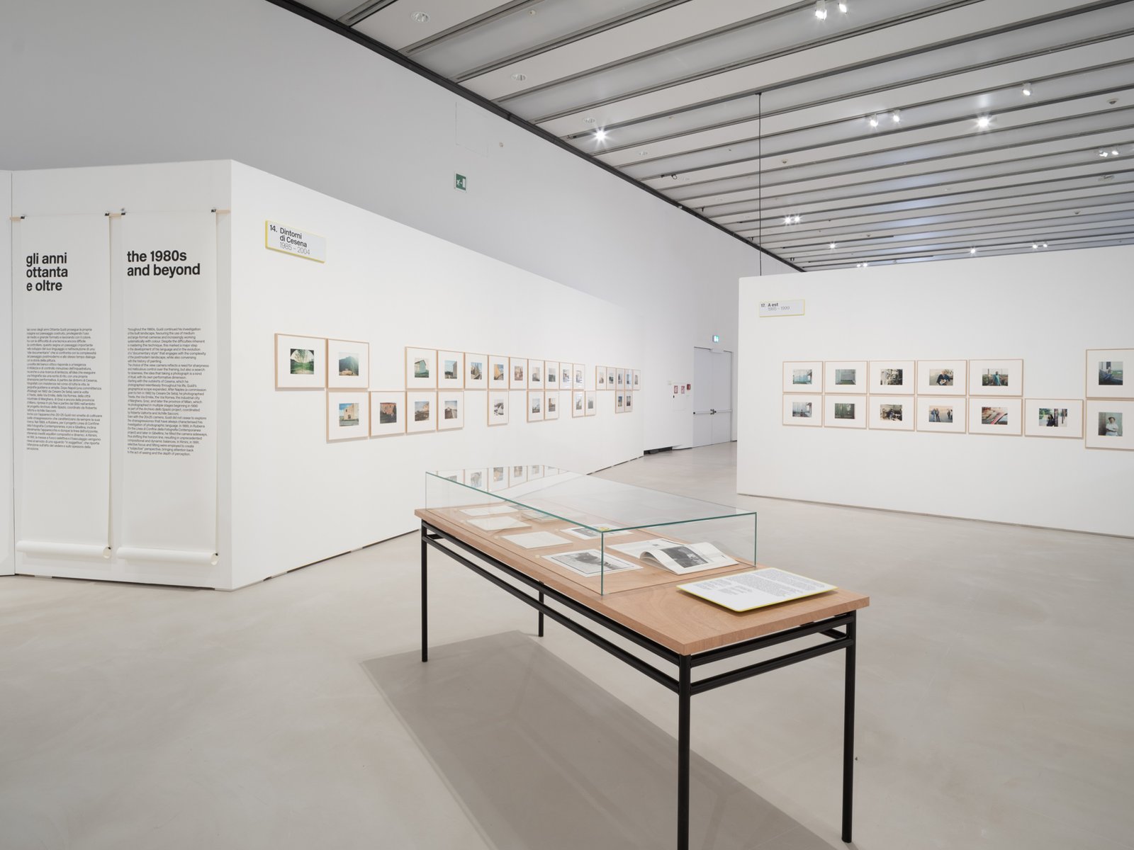 Allestimento della mostra "Guido Guidi. Col Tempo 1956-2024", gentile concessione di FondazioneMAXXI, fotografia di Vincenzo Labellarte