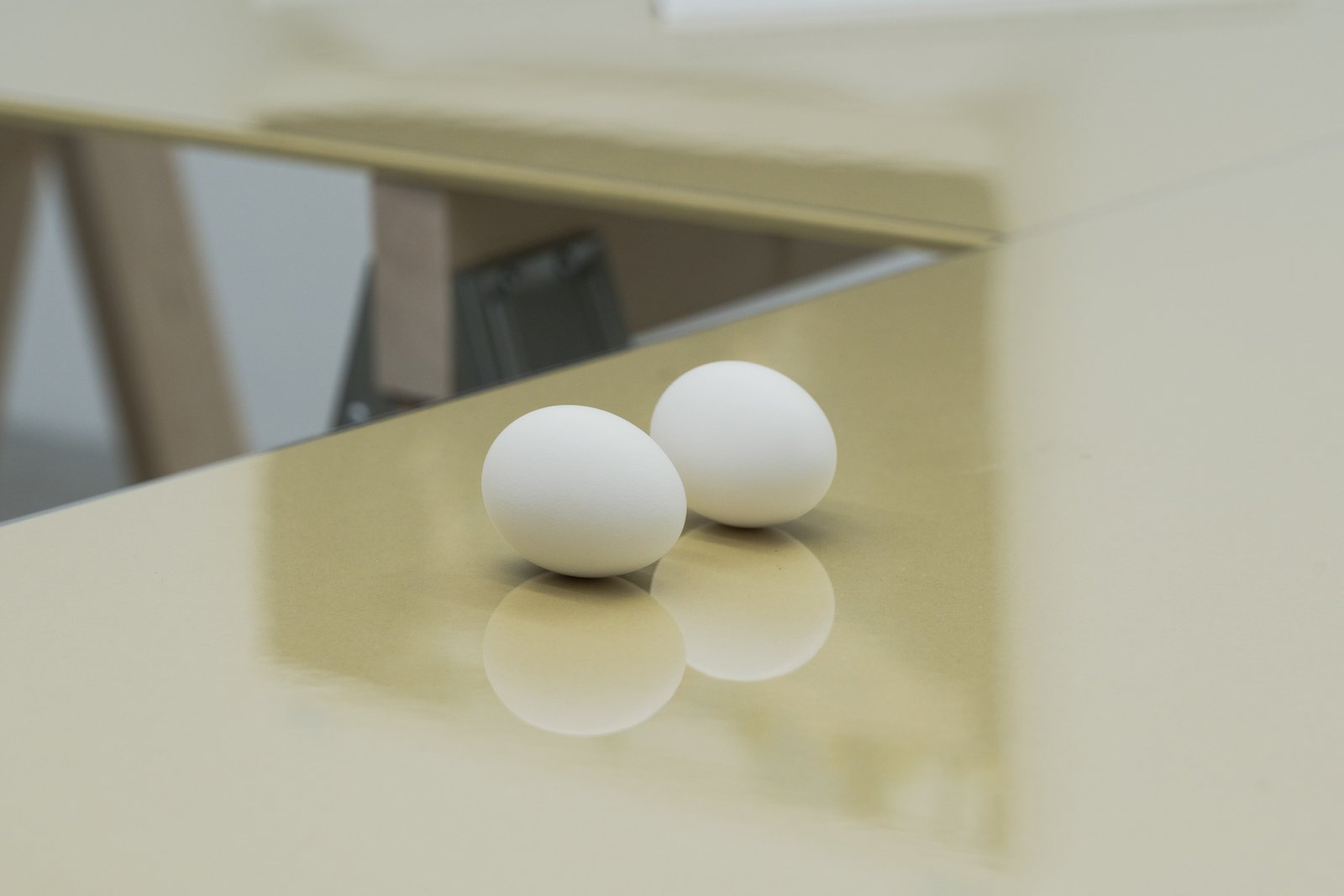 Eggs, Double Tamago' 卵 / (Objects on Tabless), photograph by Kisshomaru Shimamura 