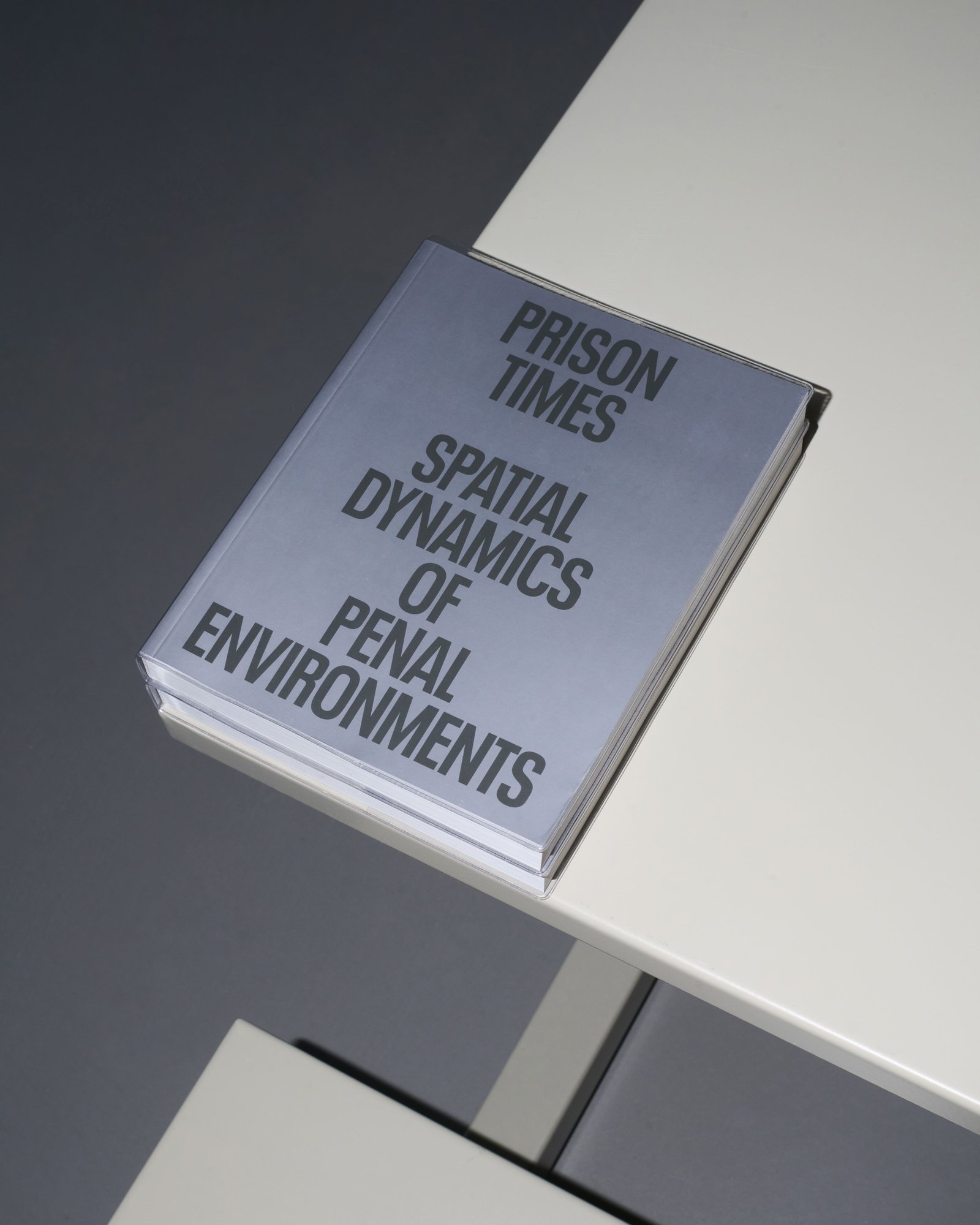 Prison Times: Spatial Dynamics of Penal Environments, progetto editoriale, fotografia di Víctor Rakosnik