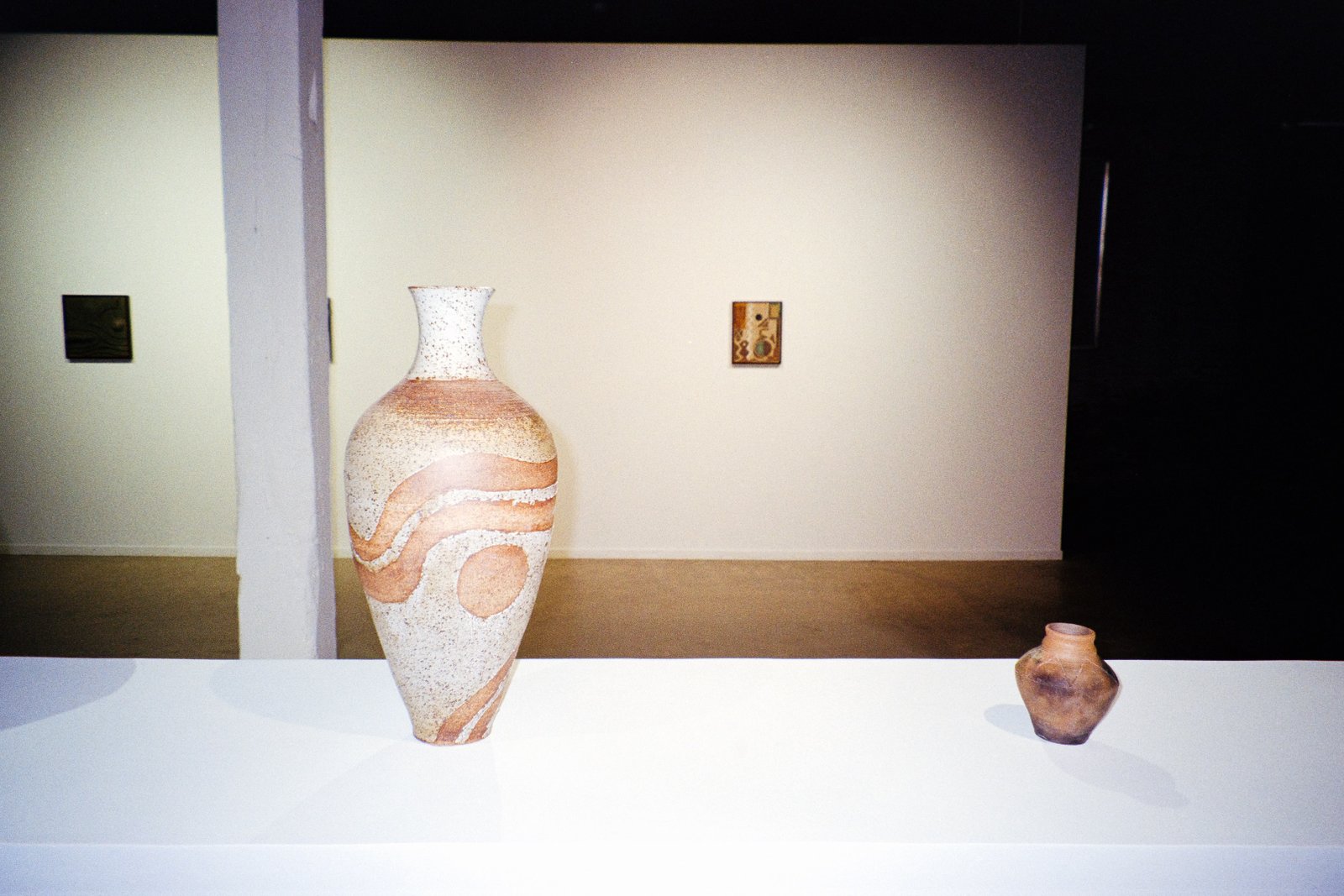 Bedforms. Shupiwe Chongwe, Vase, dimensions variable. PS Art Space, Perth, Australia. Courtesy of Shupiwe Chongwe