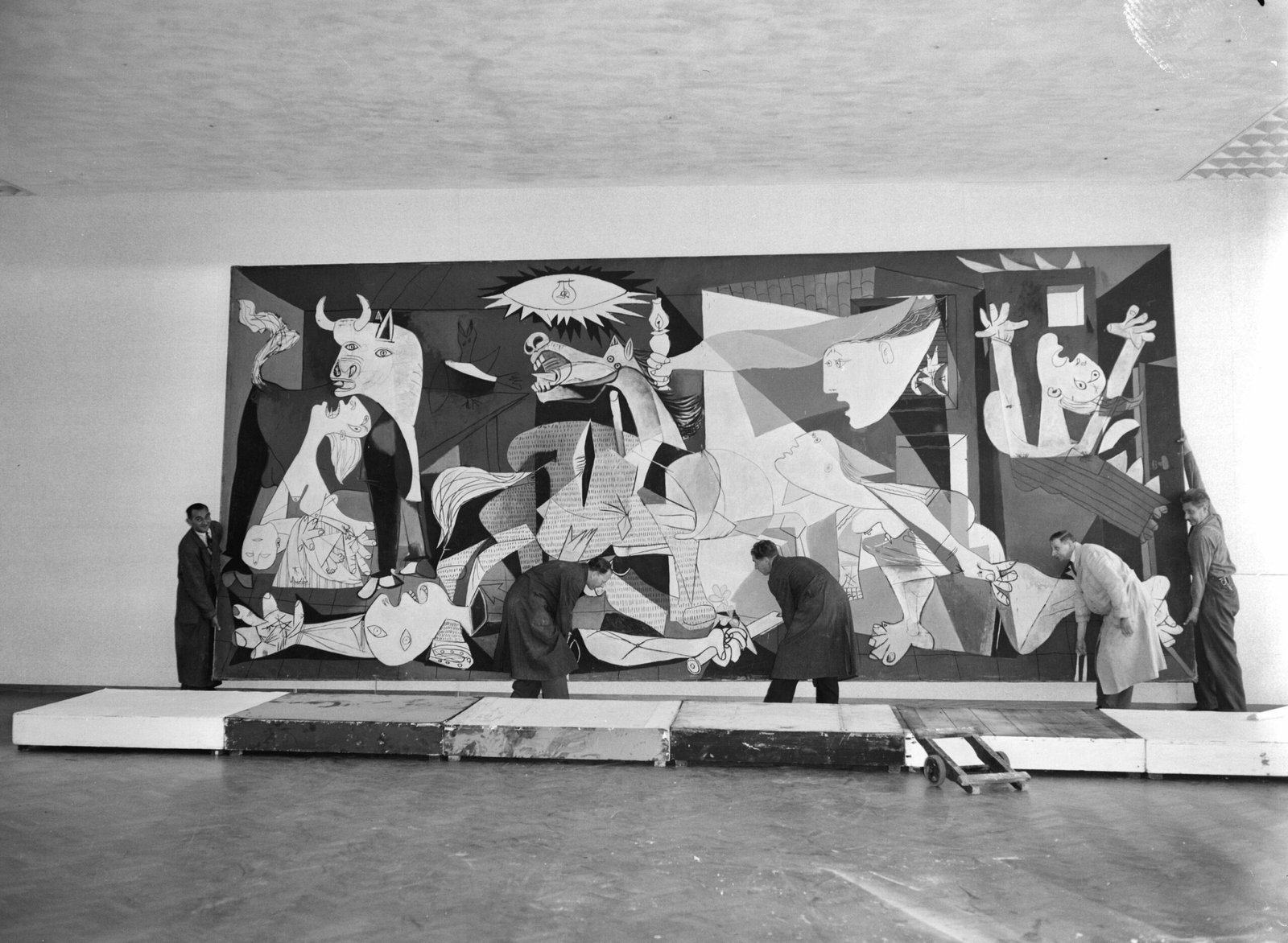 Pablo Picasso, "Guernica", olio su tela, 776x351 cm, 1937, Museo Nazionale delle Arti Reina Sofia, Madrid.