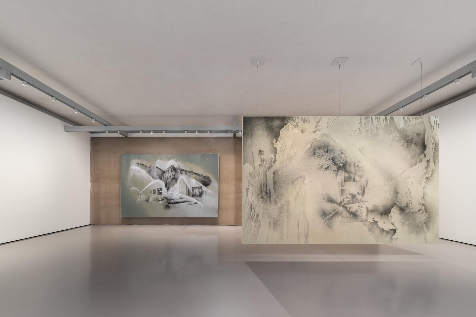 Tatiana Trouvé​, Le voyage vertical, from the series Les dessouvenus, 2022, Pinault Collection; Untitled, from the series Les dessouvenus, 2024, Collection of the artist, courtesy Gagosian © Tatiana Trouvé, by SIAE 2025. Installation view