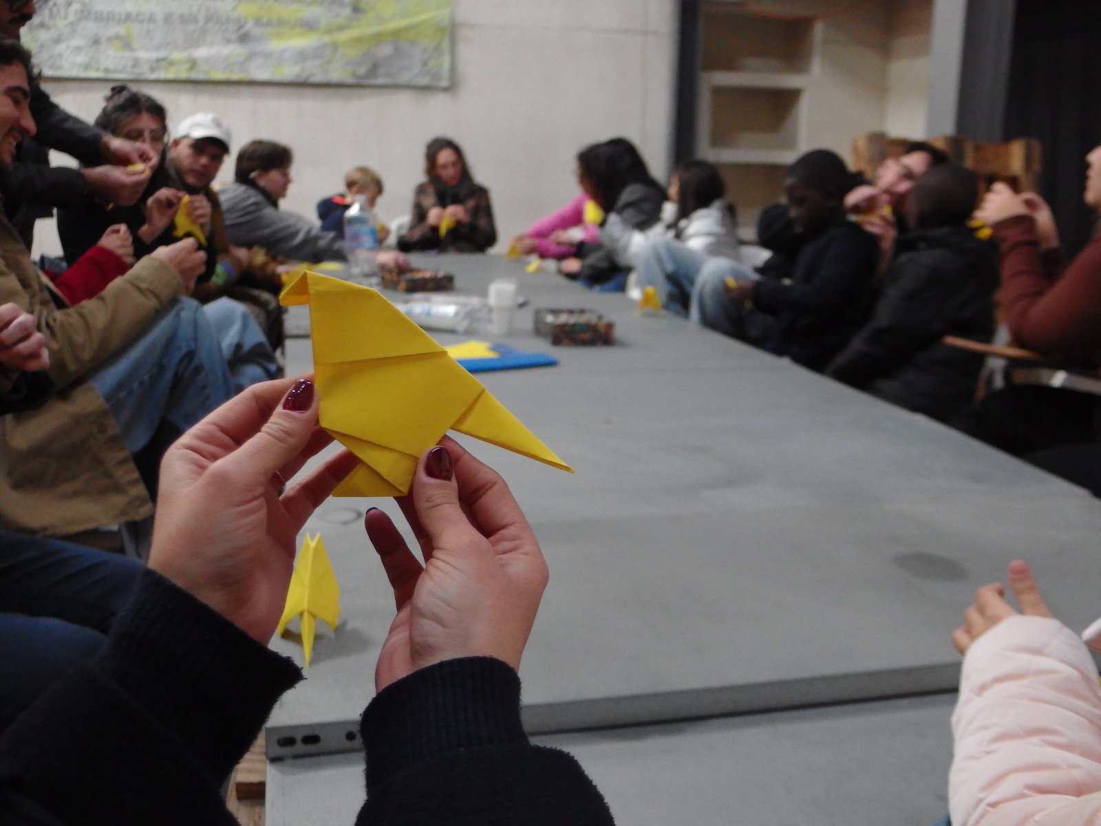 Workshop "I Carusi" di Samuele Angemi, nell’ambito della mostra “Coltivazione sulfurea” a cura di Gabriele Logiudice. Catania, viaraffineria 2024. Ph Marco Lo Curzio, courtesy viaraffineria
