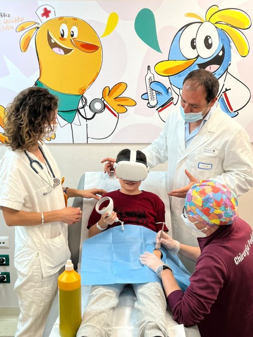 Utilizzo del VR con un giovane paziente, Ospedale pediatrico del Policlinico Gemelli di Roma