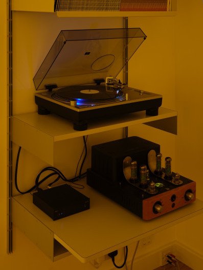 Dettagli all'interno della Galleria Cedric Bardawil, per gentile concessione di Cedric Bardawil