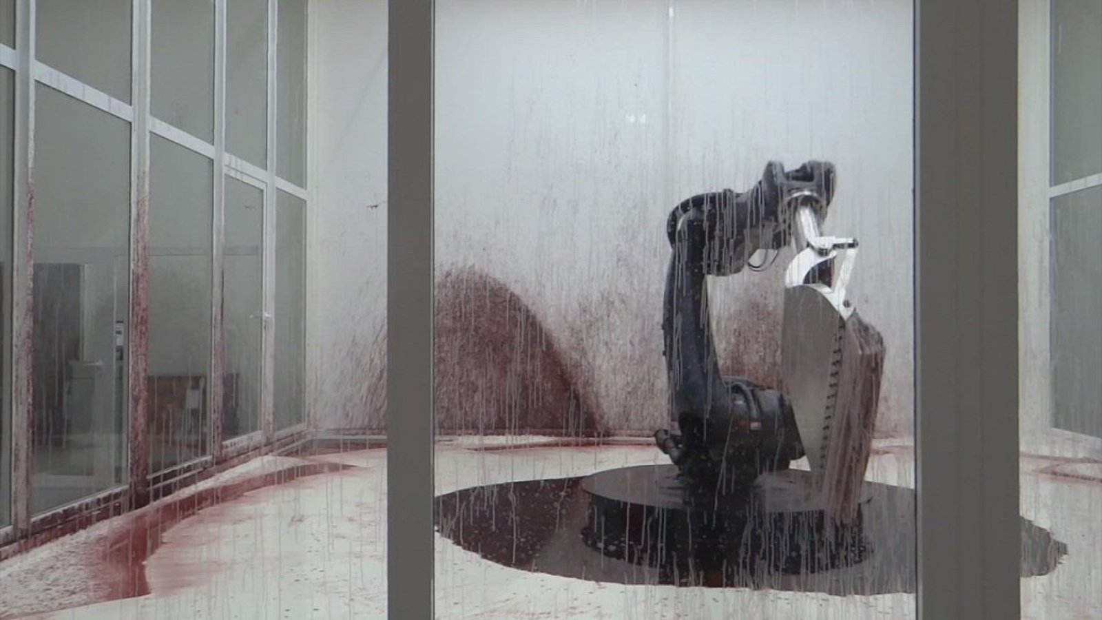 Sun Yuan e Peng Yu, Can't Help Myself