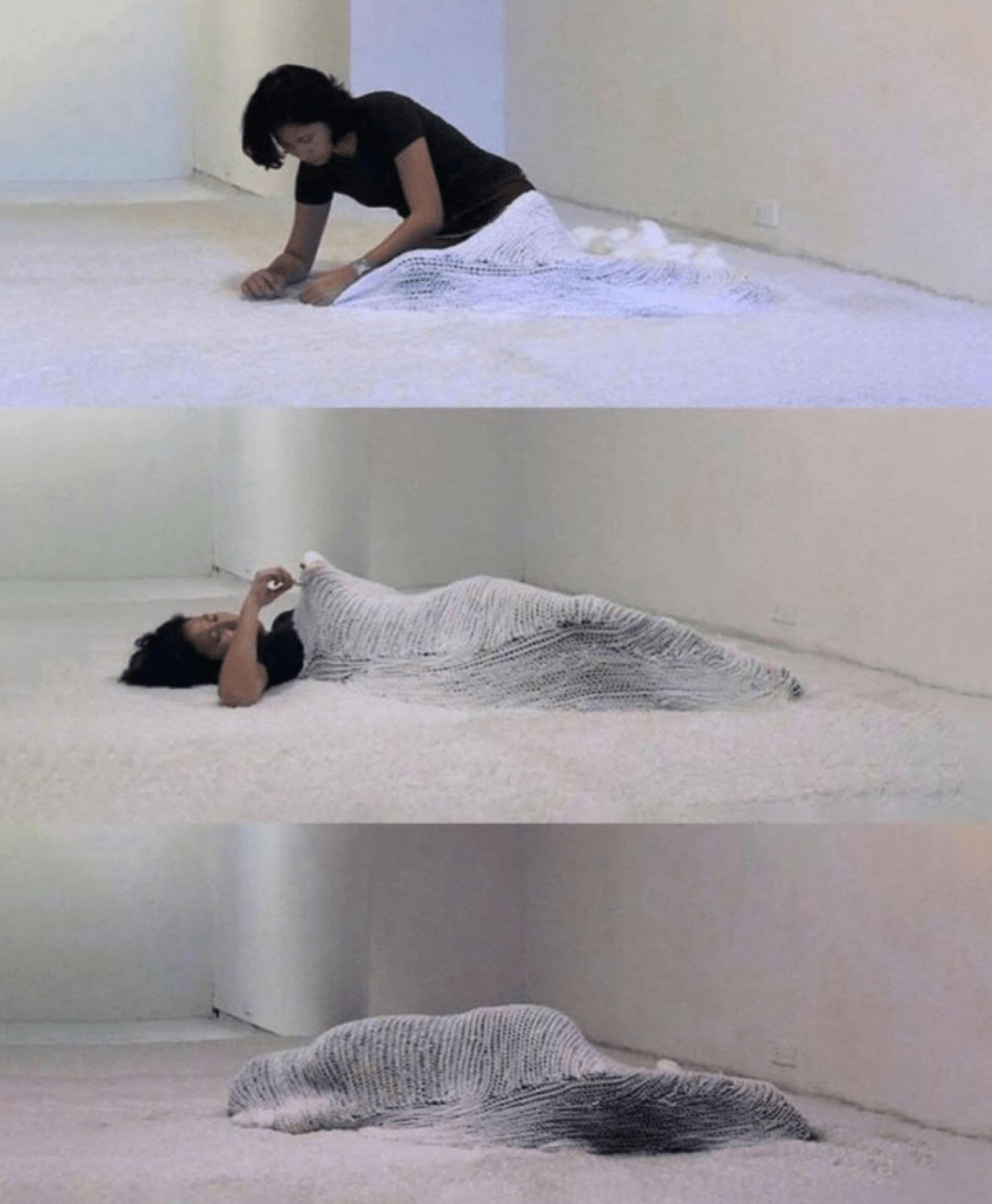 Bea Camacho, Efface (2008), performance di lunga durata, Green Papaya Art Projects, Quezon City, Filippine