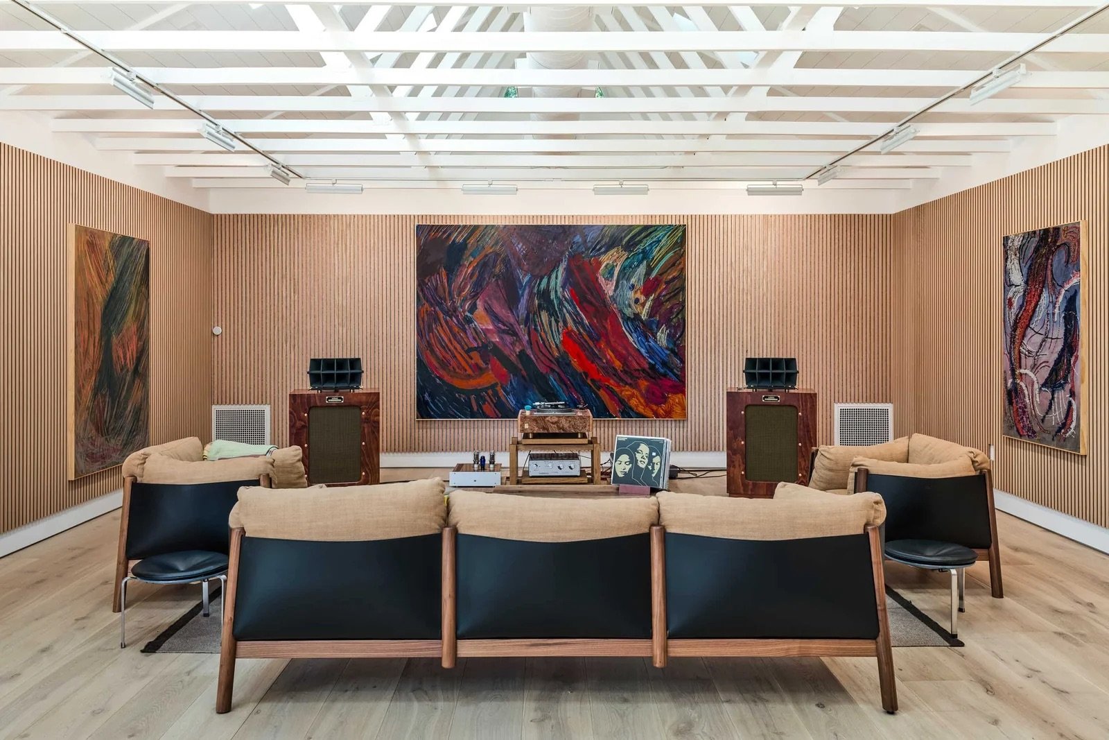 Intervista al collezionista e curatore Stefan Simchowitz cover